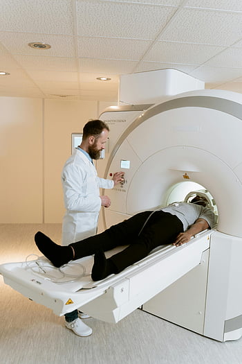 dokter, mri scanner, Pemeriksaan pasien, pengaturan rumah sakit, tes medis, Profesional Medis, peralatan medis, Pencitraan diagnostik, Fasilitas Kesehatan, perawatan pasien, prosedur medis