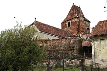 Buzd, opevněný kostel, gotická architektura, kamenné desky, točité schodiště, záclonové stěny, opevnění, farní dům, 14. století, havarijní stav, SIBIU COUNTY