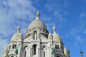Sacre-coeur basilica, Parigi, Cattedrale grigio e bianco, cielo nuvoloso blu, vista incredibile, chiaro cielo blu, punto di riferimento architettonico, edificio religioso, montmartre, Francia, architettura europea
