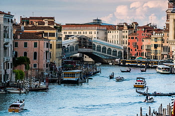 Benátky, grand canal, gondoly, most rialto, historický most, vodní cesty, kanálová scéna, italská architektura, turistická atrakce, Evropské město, lodí