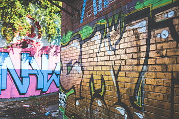 zlaté graffiti, živé ulice umění, cihlová zeď, městská kreativita, design, graffiti umění, pouliční nástěnná malba, městského umění, nástěnné umění, venkovní umění, barevné graffiti