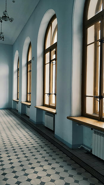 Vnitřní chodba, klenutá okna, Petrohrad, Rusko, moderní architektura, klidný interiér, prázdné chodby, lehké chodby, kachličková podlaha, lustr, rámy oken