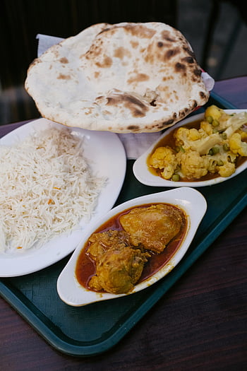 Indiase maaltijd, kerrie, Naanbrood, rijst, groenten, lunch, diner, heerlijk eten, dienblad, platen, verscheidenheid