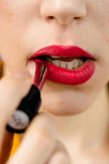 red lipstick, close-up shot, woman applying lipstick, vibrant red, detailed image, makeup application, beauty, lips, cosmetics, close-up, makeup tutorial
