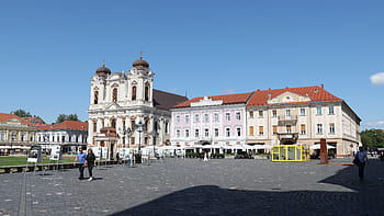 timisoara, piata unirii, katholieke kathedraal, Sint George, Banca Svabeasca, Casa Prenner, stad plein, historische gebouwen, buiten scène, blauwe lucht, mensen lopen