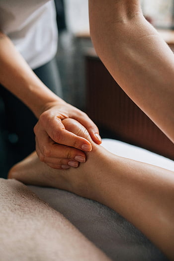 마사지, 진정 마사지, 실내 설정, 기분 전환, 자기 관리, 차분한 환경, 마사지 요법, 발 관리, 스파 트리트먼트, 손 마사지, 마사지 세션