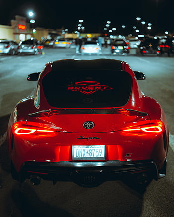 toyota supra, Červená Toyota Supra, Noční parkování, rušné parkoviště, zpětný pohled, auto, sportovní auto, noční scénu, červené auto, supra, toyota