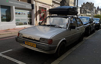 Ford Fiesta, 1988, 1.1 motor, 48 HP, Chalon sur Saone, TD-12-XY, carro estacionado, calle de la ciudad, auto antiguo, caja de techo, Francia