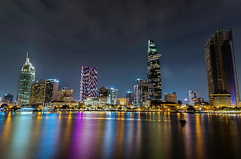 ho chi minh city, noční fotografování, Osvětlené mrakodrapy, panorama města, řeka odrazy, Urban Night View, panoráma města, noční město, moderní budovy, světla města, noční fotografie