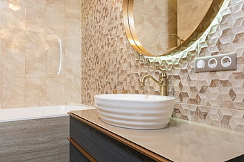 interiér koupelny, Potopit se na skříňku, poblíž vany, Elegantní koupelna, moderní koupelna, Unikátní vzorovaná zeď, Luxusní příslušenství, kulaté zrcadlo, Moderní design koupelny, umyvadlo, koupelna skříňka