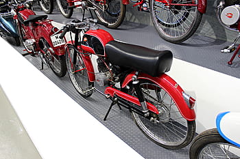 Clua, gorrion, 1957, motocykl, vinobraní, dvoutaktní, 48cc, Červené, černé sedadlo, výstava, Španělsko