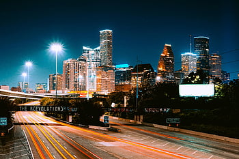 panorama houstonu, noční panoráma města, světlé stezky, osvětlené budovy, prázdné ulice, Urban Night View, Houston v noci, světla města, centrální houston, noční fotografie, městské krajiny
