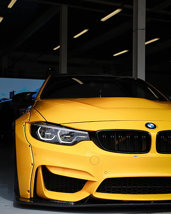 žluté sportovní auto, luxusní auto, garáž, spoře osvětlené, čelní pohled, bmw, žluté kupé, sportovní auto, zaparkováno, Interiér garáže, fotografování automobilů