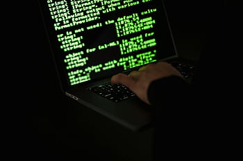 hacker, laptop, typing, Grønn kode, silhouette, mørk, dataskjerm, programmering, nettverkssikkerhet, koding, teknologi