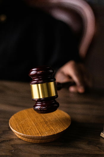 judge's gavel, brown wooden table, justice symbol, law symbol, close-up gavel, wooden block, courtroom gavel, legal gavel, brown and gold gavel, wooden surface, judge's hammer