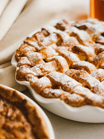 torte fatte in casa, torta di mele, Crosta reticolare, dolce dolce, avvicinamento, zucchero a velo, prodotti da forno, ricette di dessert, cottura fatta in casa, crostata, Pie deliziosa