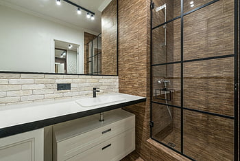 moderne badkamer, douchecabine, wastafel, glazen douchewand, elegante spoelbakopstelling, chique badkamer, stijlvolle badkamer, modern ontwerp, badkamer interieur, glazen douche, elegante badkamer