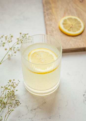 limonáda, plátek citronu, letní občerstvení, domácí limonády, Sklo limonády, citronový nápoj, osvěžující nápoj, letní nápoj, nápoj citronového plátky, limonádové sklo, Sklo plátky citronu