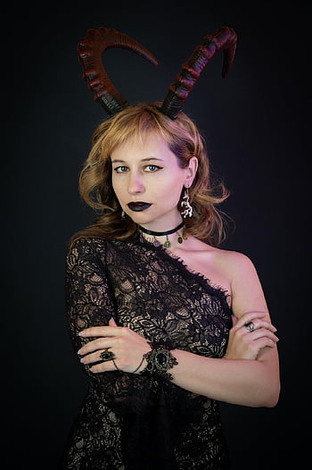 コスプレ、 角、 悪魔、 ファンタジー、 悪霊、 ゴシック、 イブニングドレス、 女性、 ドレス、 肖像画、 女性の肖像