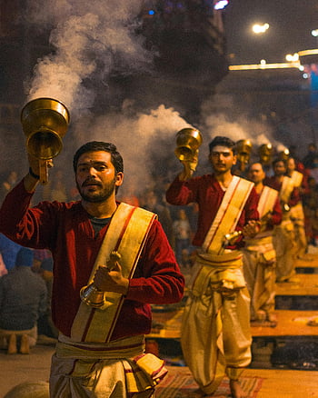 ganga aarti, varanasi, Indie, tradiční oblečení, kadidlo, muži, obřad, rituál, kouř, kulturní akce, noc