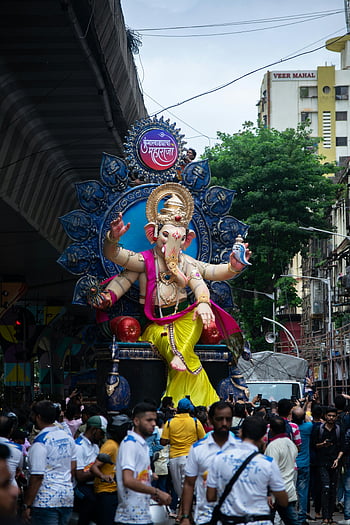Kumbharwada Ča Mahárádž 2023, Průvod idolů Ganéši, Festival Ganesh Chaturthi, Bombaj Indie, Barevný Ganesh Idol, festivalové oslavy, pouliční průvod, kulturní akce, Náboženský festival, tradiční oslava, Shromažďování komunity