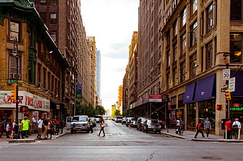 New York City, strada urbana, pedoni, grattacieli, giorno soleggiato, Street vivace, veicoli, paesaggio urbano, scena di strada, vita di città, centro città