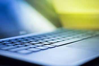 Black Dell -laptop, zwart scherm, laptop toetsenbord, detailopname, technologie, computer, werkruimte, produktiviteit, modern apparaat, kantoorartikelen, elektronisch apparaat
