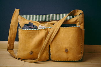 školní aktovka, Studentská taška, žlutá taška, tote bag, pruhovaná podšívka, knih, kávový šálek, studijní příslušenství, vzdělávací potřeby, batoh, školní potřeby