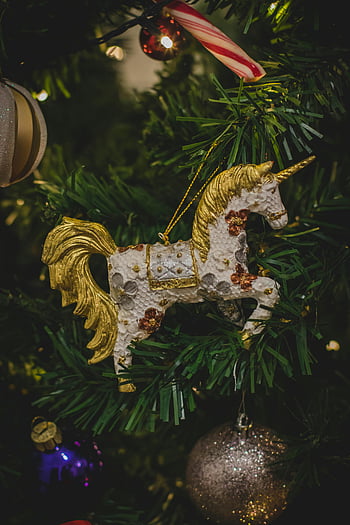 Unicorn Ornament, vánoční strom, závěsný dekor, bílý jednorožec, Brown Unicorn, vánoční dekorace, detailní fotografie, slavnostní ozdoba, Dovolená dekor, větev stromu, třpytivý jednorožec