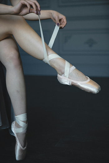 baletní boty, pointe boty, tanečník baletu, vázání bot, přesnost, elegance, elegantní, balerína, tanec, obuv, výkon
