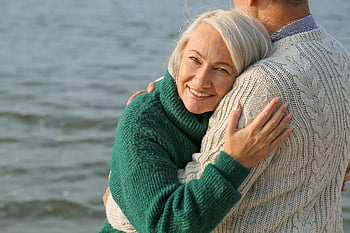 anziano, donna, sorridente, persona, la pensione, maturo, insieme, coppia, uomo, ritratto, abbraccio