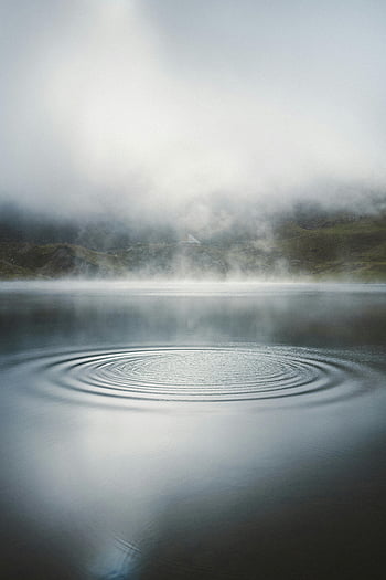 lago calmo, increspature, nebbia, Atmosfera serena, Vista misteriosa, Lago panoramico, paesaggio naturale, acqua tranquilla, nebbia mattutina, scenario tranquillo