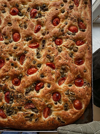 focaccia, cherry rajčata, olivy, Italská focaccia, slané jídlo, pečený chléb, italská kuchyně, rajčatová focaccia, olivová focaccia, domácí focaccia, čerstvá focaccia