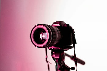 Canon DSLR camera, lens, tripod, studio lighting, photography enthusiasts, close-up photo, DSLR camera, studio setup, camera lens, tripod setup, photography equipment