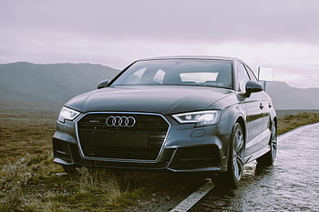 šedý audi sedan, zaparkované silnice, Luxusní automobilový design, scénické pozadí, Šedá audi, Elegantní sedan, luxusní auto, parkování silnice, pohled, Audi Design, šedé auto