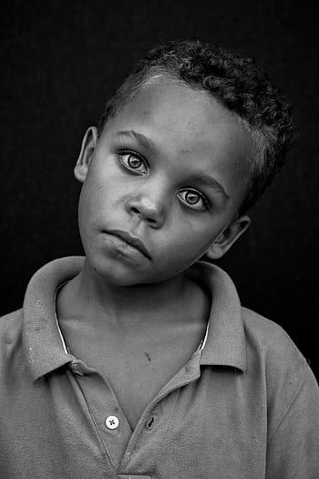 chlapec, tričko s límečkem, Greyscale Portrét, Černý a bílý, mladý kluk, zamyšlený výraz, Studio bylo zachyceno, fotografování dětí, Monochromatický obrázek, portrétní fotografie, studiový portrét