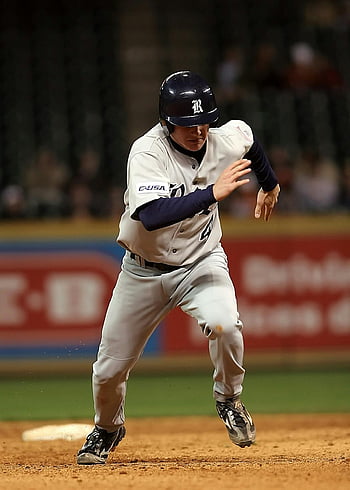hráč baseballu, v pohybu, noční hra, atletický, basebalové hřiště, běh, sportovní akce, baseballová uniforma, helma, C-USA, baseballový zápas