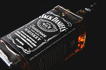 Jack Daniel's bottle, whiskey bottle, classic design, detailed shot, Tennessee whiskey, Old No. 7, Jack Daniel's label, alcohol bottle, premium whiskey, Jack Daniel's whiskey, whiskey brand