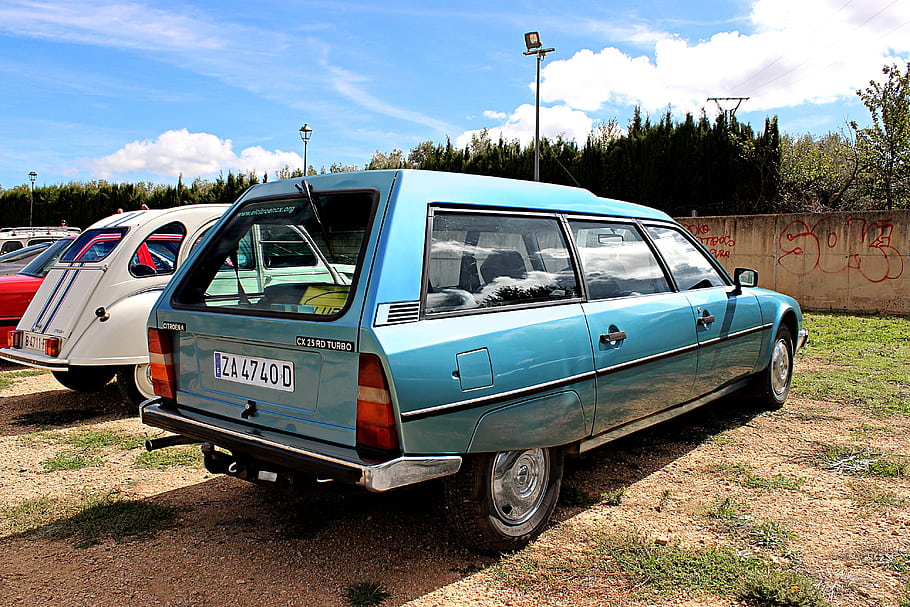 Citroen CX, 25. turbo, 1983, Historické auto, kombi, modré auto, zpětný pohled, zaparkované auto, venkovní nastavení, poznávací značka, graffiti zeď