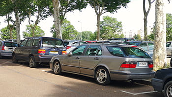 サーブ、 9.5、 2001年、 車、 ステーションワゴン、 駐車場、 木、 マツダMPV、 シャロンシュールソーヌ、 フランス、 車両