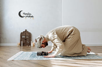Ramadan, traditional wear, prayer rug, praying, Quran, indoors, man praying, Ramadan Mubarak, Islamic prayer, prayer mat, spiritual practice