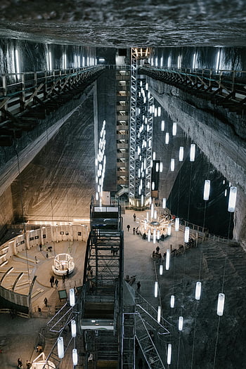 salina turda, Undergroundová turistická atrakce, Rumunsko, ohromující interiér, Unikátní přitažlivost, solný důl, osvětlená světla, průmyslové architektury, turistická destinace, historické místo, Podzemní průzkum