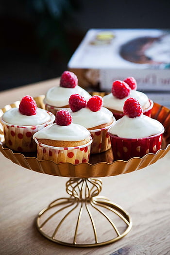 cupcakes, cream, raspberries, dessert, cupcake, cake, sweet, sweets, bake, bakery, delicious