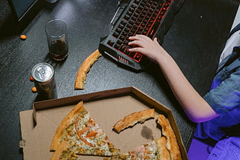 configurarea jocurilor, Jocuri pentru adolescenți, pizza cutie, băuturi, led tastatură, Jocuri de noapte, snacks-uri, jocuri casual, de interior, concentrat, modern