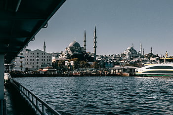 Istanbul Waterfront, Starověká mešita, Kultovní mešita, trajekt, živá kultura, architektura, nábřeží, výhled na moře, panoráma města, Bospor, turecká kultura
