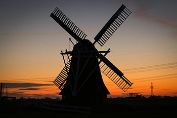 Windmühle Silhouette, Dämmerung, lebendiger Sonnenuntergang, Sonnenuntergang Farben, ländliche Landschaft, Abendszene, Windmühle in der Abenddämmerung, Windmühle bei Sonnenuntergang, Sonnenuntergang auf dem Land, Windmühle Silhouette in der Abenddämmerung