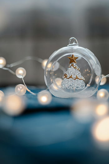 Noel süsü, şeffaf top, dekoratif cam, Noel ağacı, şenlikli ışıklar, yumuşak Odak, tatil dekoru, cam süsleme, kış dekorasyonu, Noel dekorasyonu, hassas süs