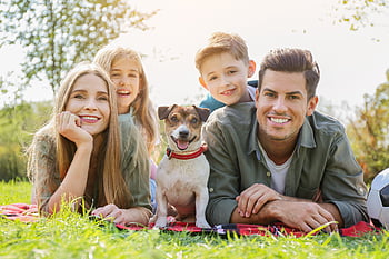 familie, portret, buiten, vader, zoon, moeder, dochter, hond, glimlachen, park, picknick