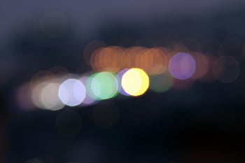 bokeh fotografie, rozostřený, barevná světla, abstraktní obraz, rozmazané světla, tmavé pozadí, bokeh efekt, noční světla, světelné kruhy, Kruhy Bokeh, Bokeh Art