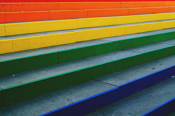 Passi di colore arcobaleno, passi vibranti, Display artistico urbano, scale di cemento, scale di colore assortite, ispirazione di design, immagine di sfondo, passi colorati, passi arcobaleno, design urbano, mostra d'arte